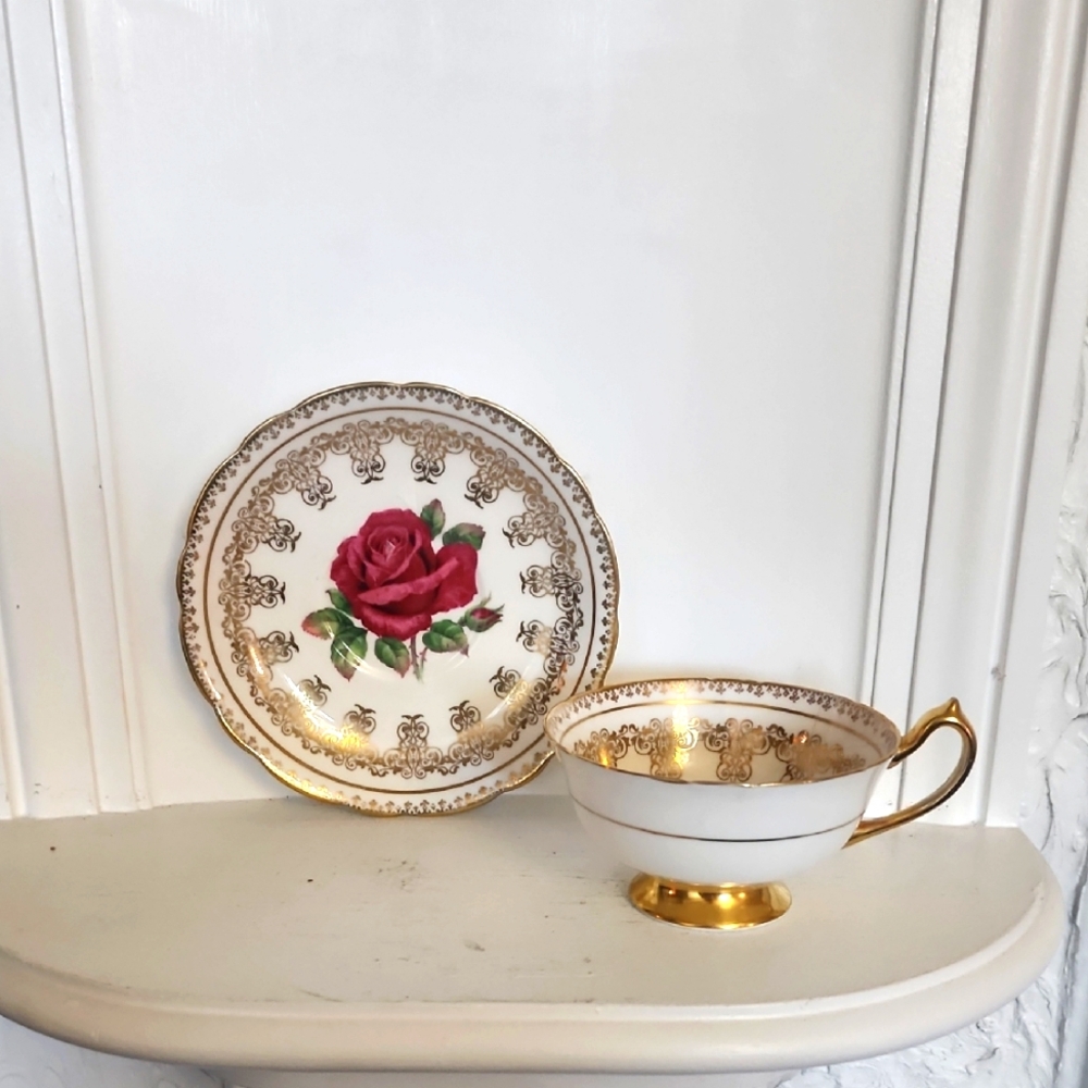 Paragon cabbage rose teacup and saucer - large red floating rose in center